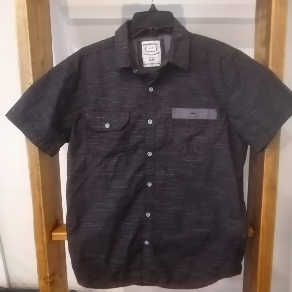 4/$35-Men's M short sleeve shirt
